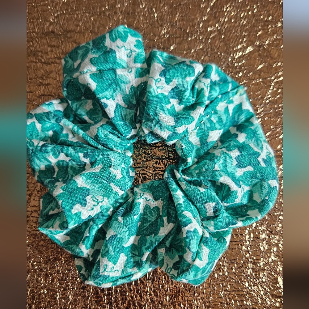 Green Leaf Pattern Scrunchie